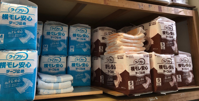 小田光株式会社病院倉庫の在庫管理風景