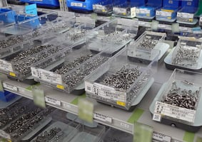 ネジやボルトなどの副資材管理の事例